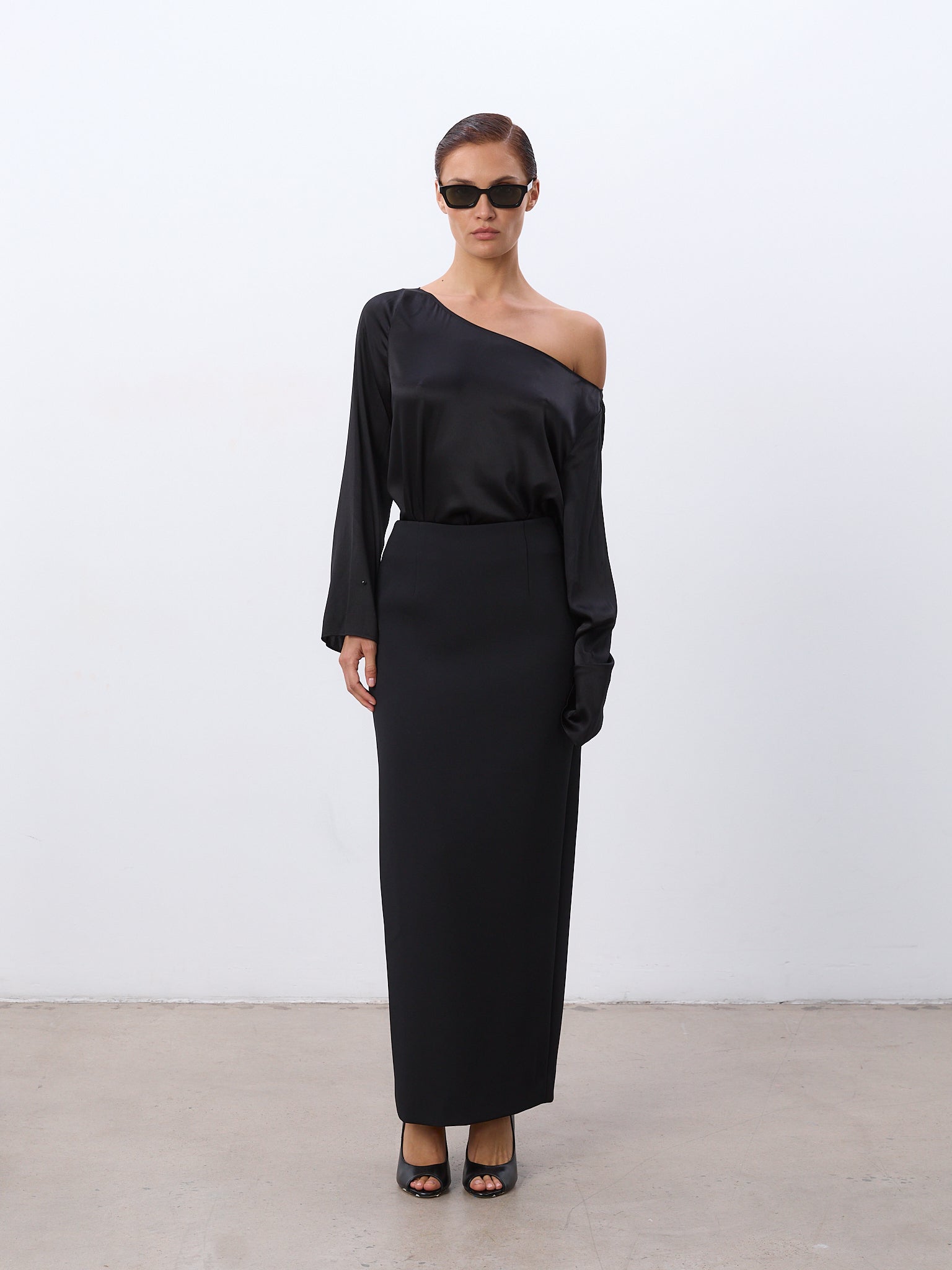 Black - Model