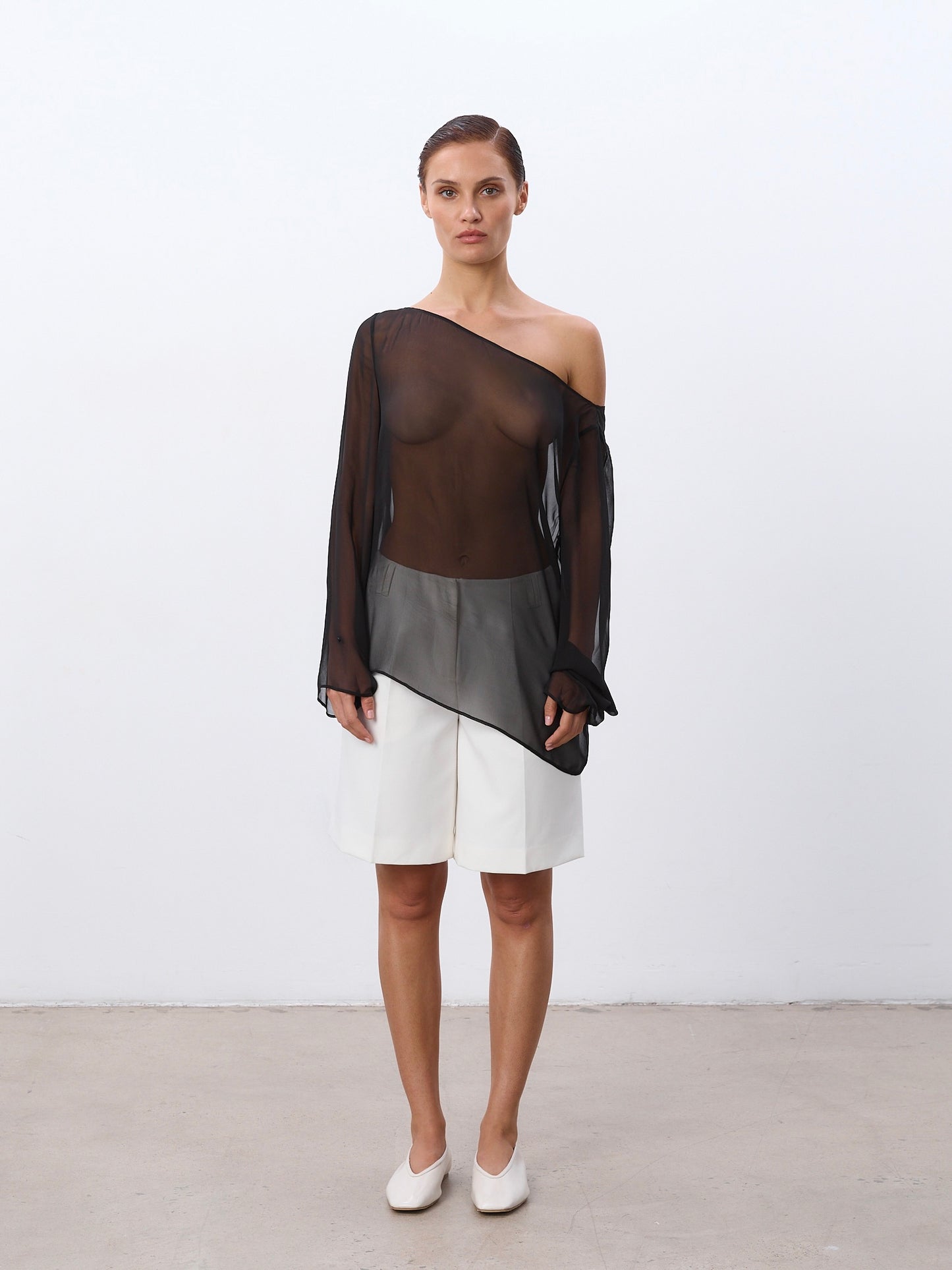 Model - Black